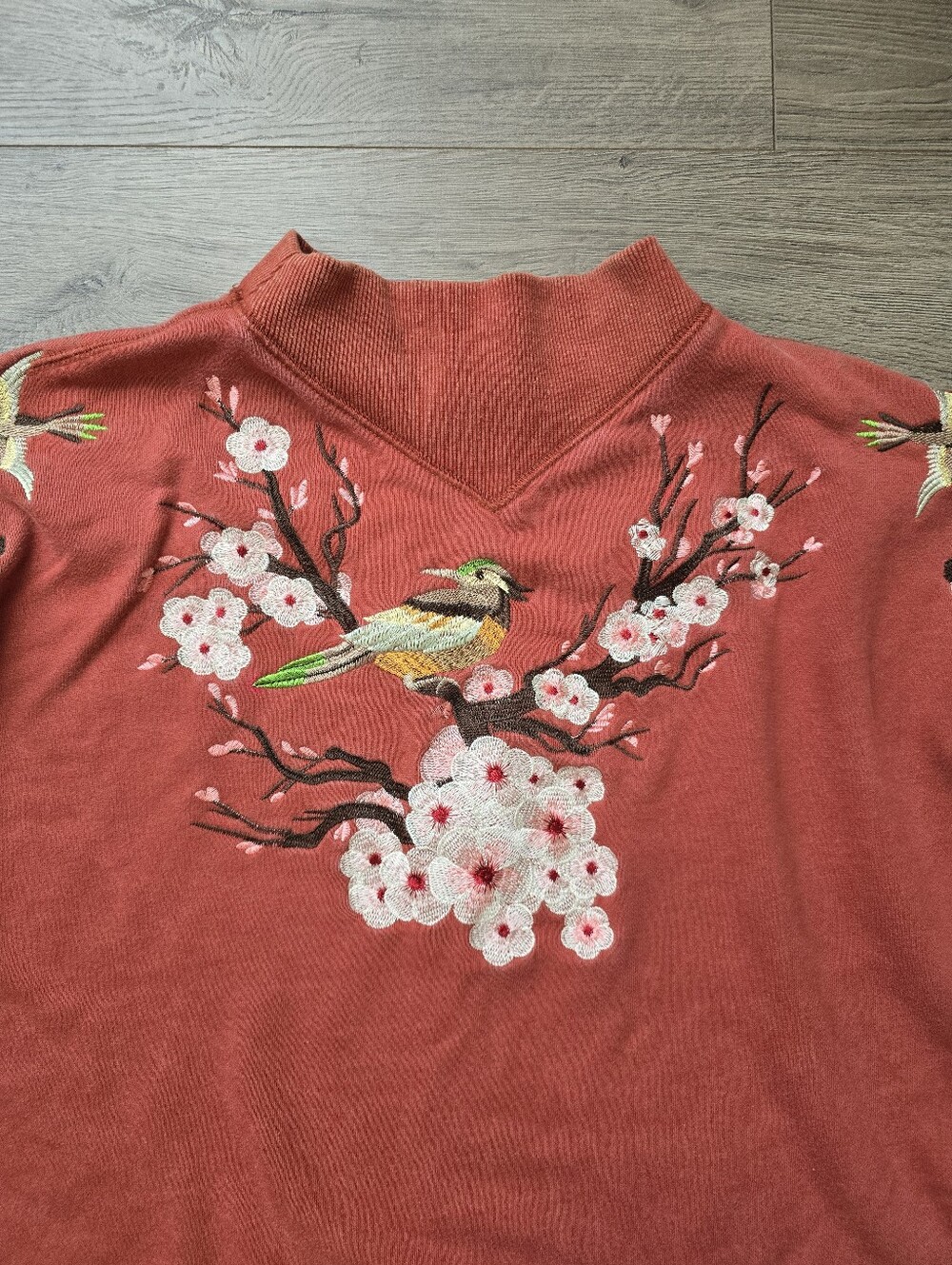 Gimmicks Mock Neck Sweatshirt Embroidered Bird Floral Size Small Boxy - Picture 2 of 9